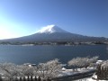 河口湖畔から見た富士山