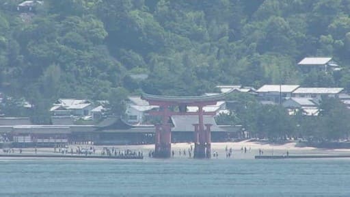 宮島競艇場から見る宮島