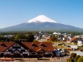 富士河口湖駅前から望む富士山